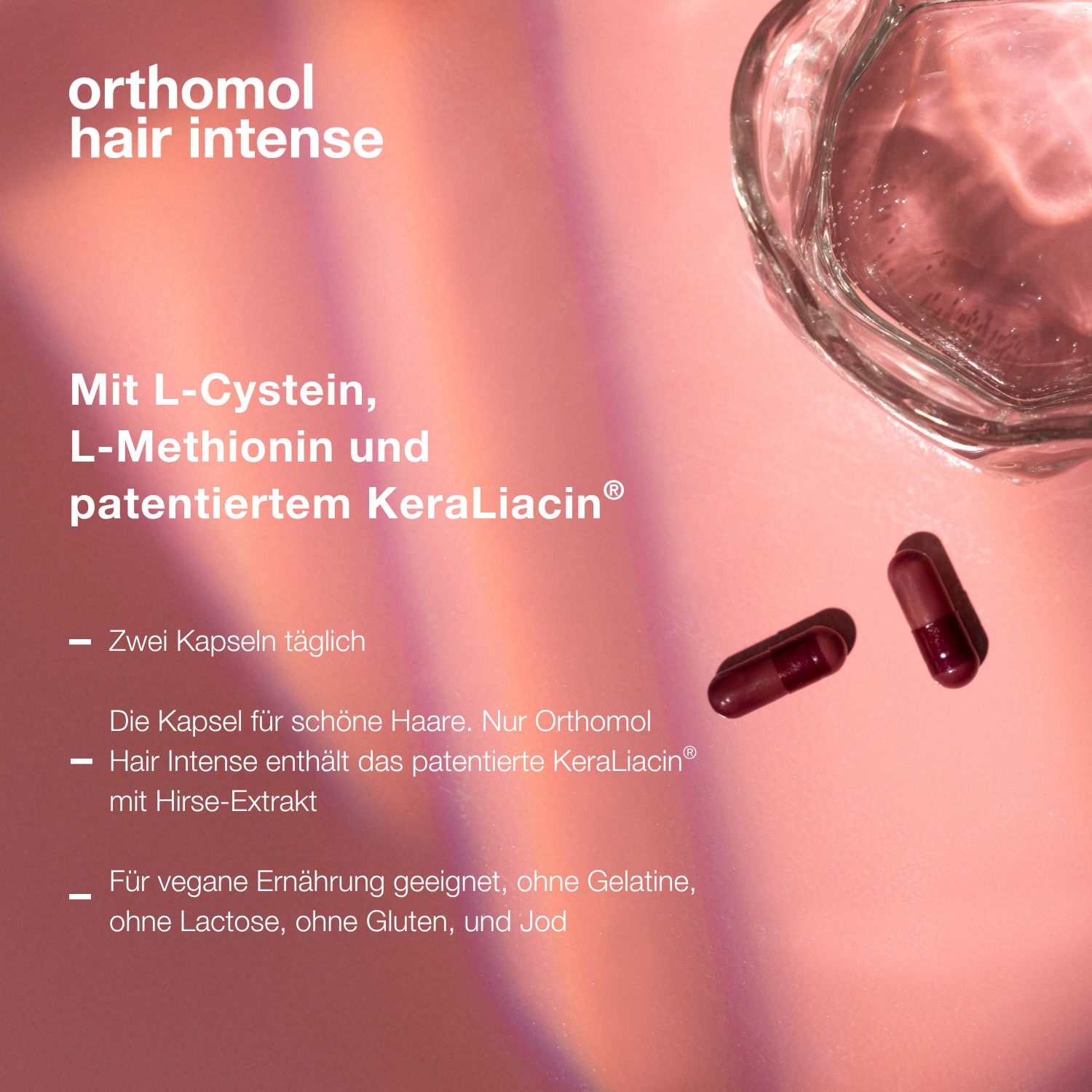 Frau mit blonden Haaren. Text: Orthomol hair intense. Mit L-Cystein, L-Methionin und KeraLiacin.