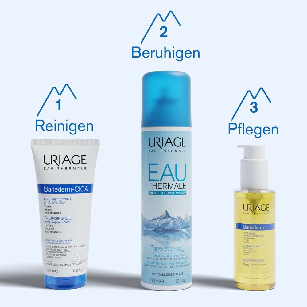 Drei URIAGE® Produkte: Reinigen, Beruhigen, Pflegen. Gel, Thermalwasser, Öl. Auf blauem Hintergrund.