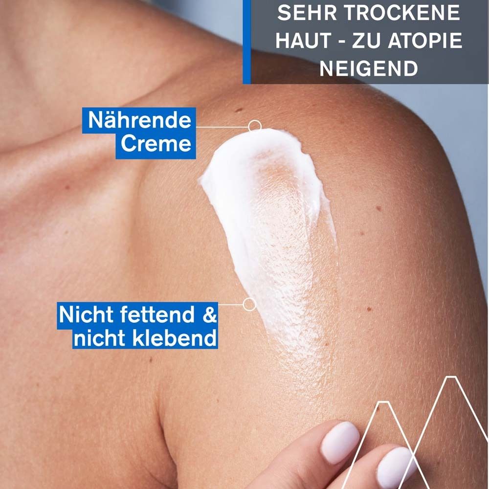 Creme auf Haut aufgetragen. Text: Sehr trockene Haut - zu Atopie neigend. Nicht fettend & nicht klebend.