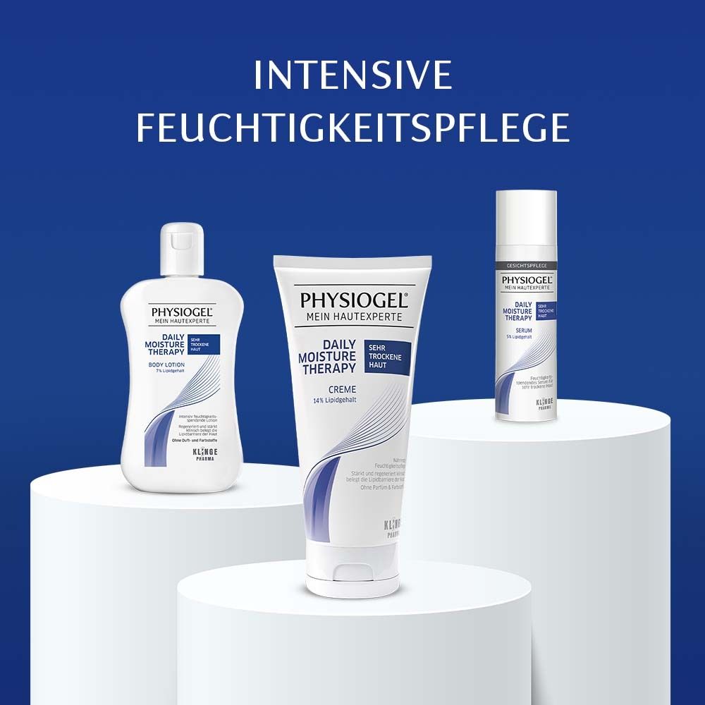 Drei PHYSIOGEL® Produkte. Text: Daily Moisture Therapy Creme, Body Lotion, Serum. Blaue und weiße Verpackung.