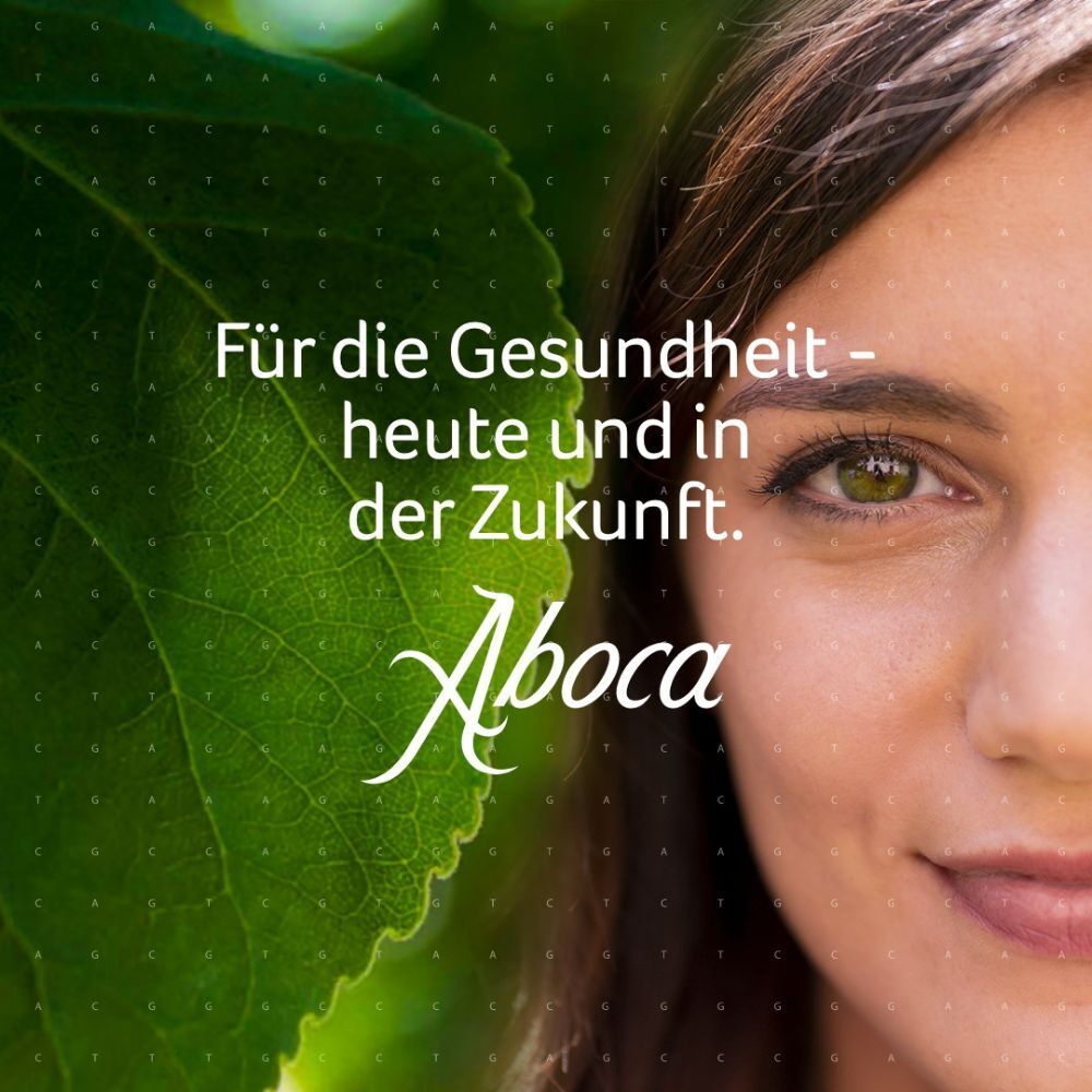 Nahaufnahme eines Gesichts vor grünem Blatt. Aboca-Logo unten.
