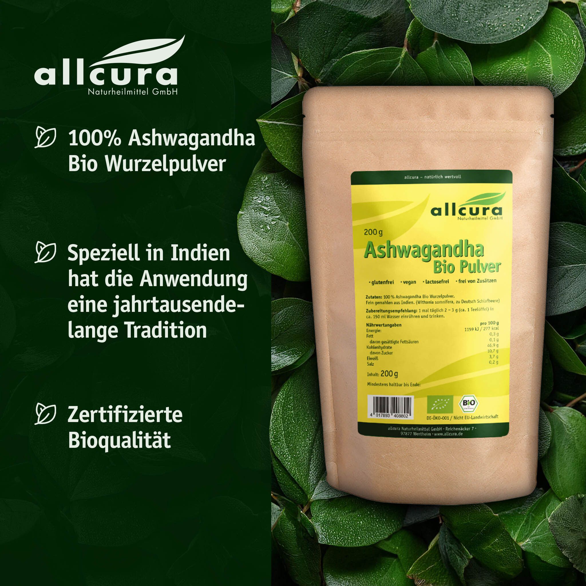 Beutel mit grünem Etikett. Aufschrift: allcura Ashwagandha Bio Pulver, 200g. Bio-Siegel. Hintergrund: Blätter.