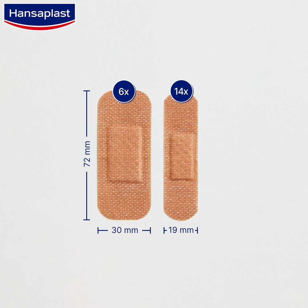 Zwei Hansaplast Sensitive Pflaster. Ein längliches und ein quadratisches Pflaster. Größenangaben: 72 mm x 30 mm und 19 mm.