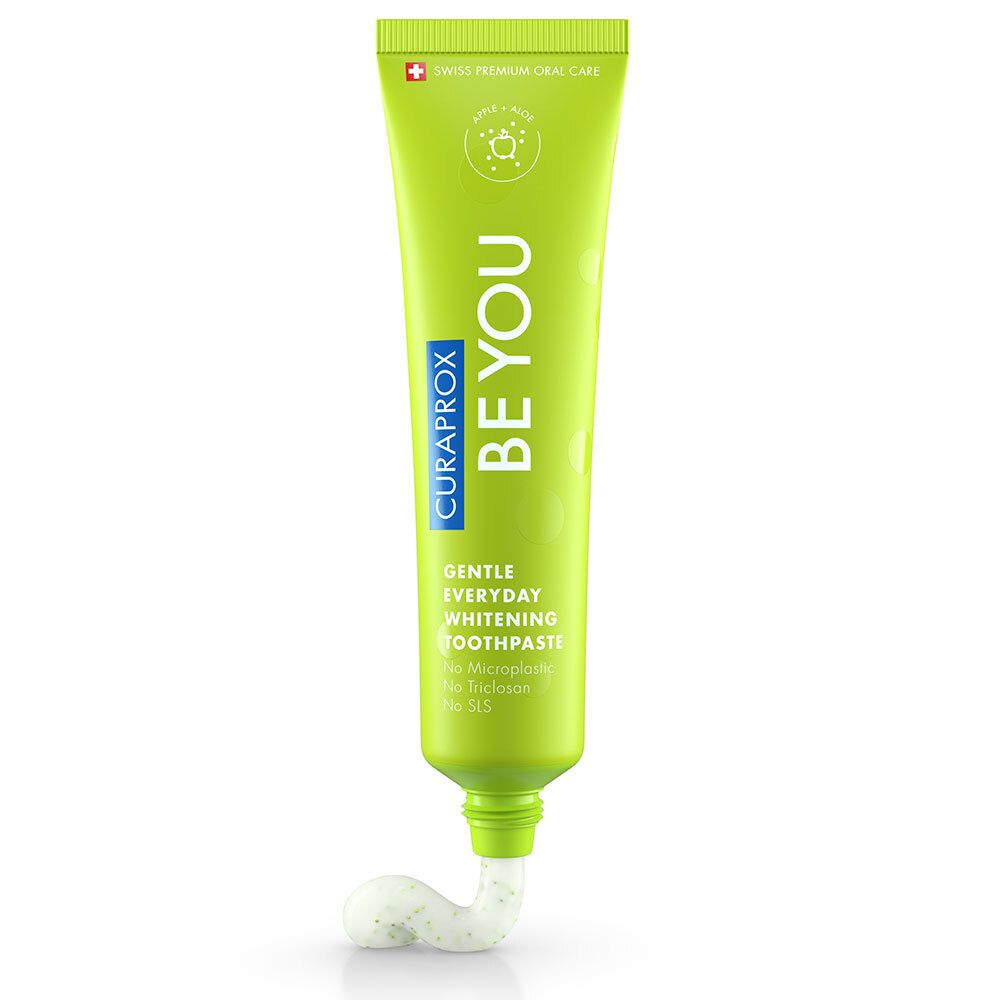 Grüne Zahnpasta-Tube mit weißer Paste. Aufschrift: BE YOU, CURAPROX, Gentle Everyday Whitening Toothpaste. Schweizer Kreuz.