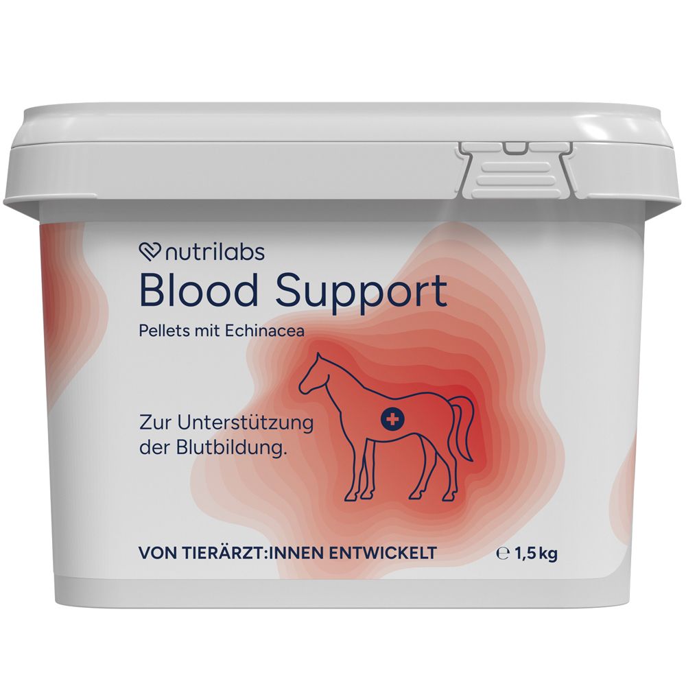 Weißer Eimer mit NutriLabs Blood Support Pellets. Enthält Echinacea. Aufdruck mit Pferd und Text. 1,5 kg.