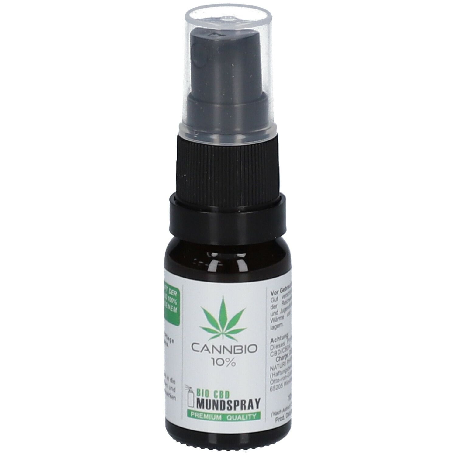 Braune Glasflasche mit schwarzem Sprühkopf und transparenter Kappe. Etikett mit Logo und Text.