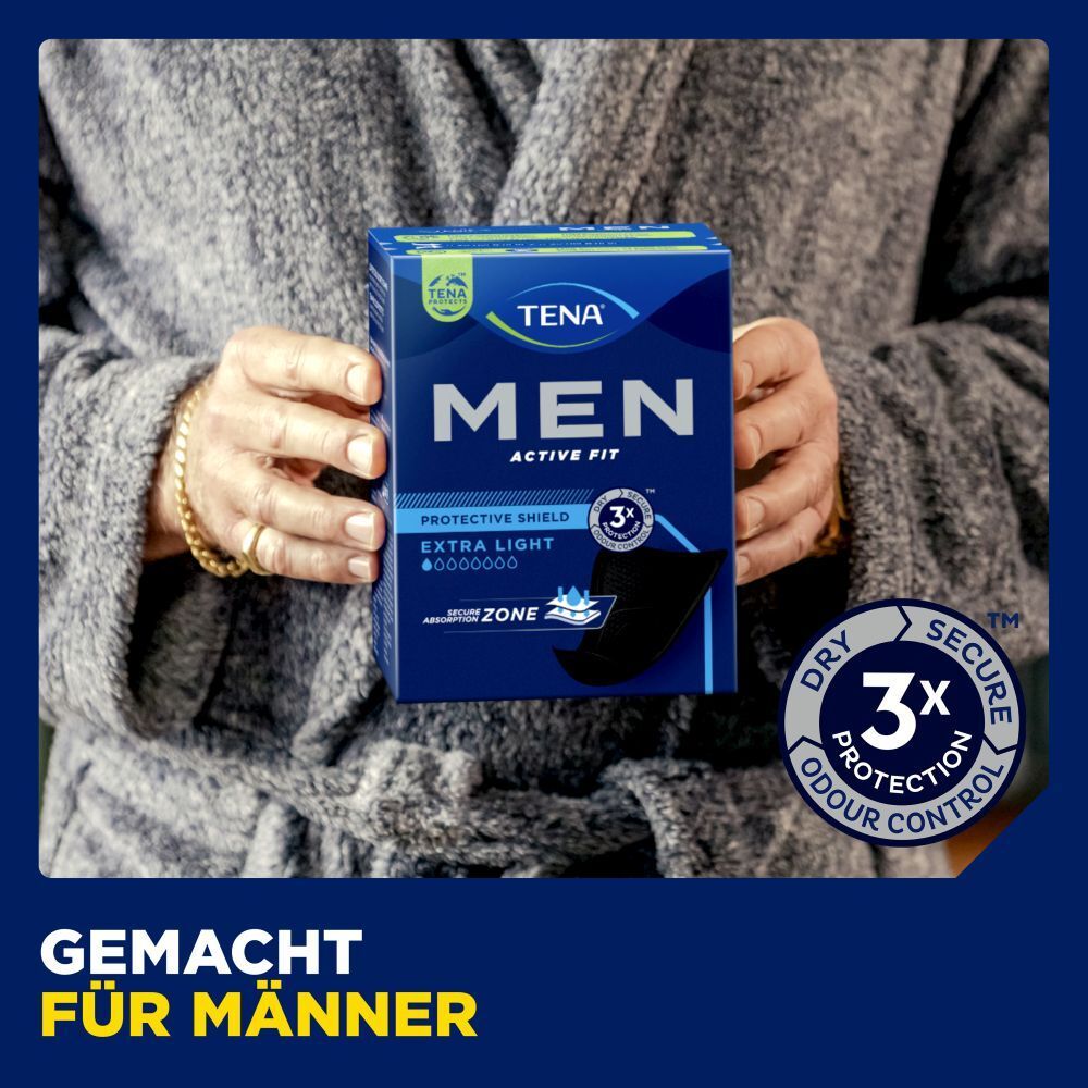 Person hält eine blaue TENA MEN Active Fit Extra Light Packung. Text: Gemacht für Männer. Mit 3x Geruchskontrolle.