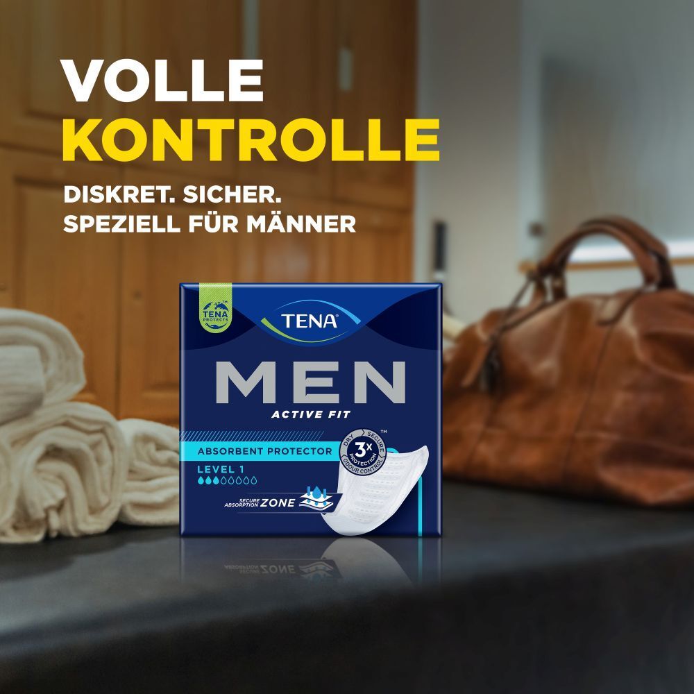 Szene mit TENA Men Active Fit Packung. Auf einer Oberfläche, neben Handtüchern und einer Tasche.
