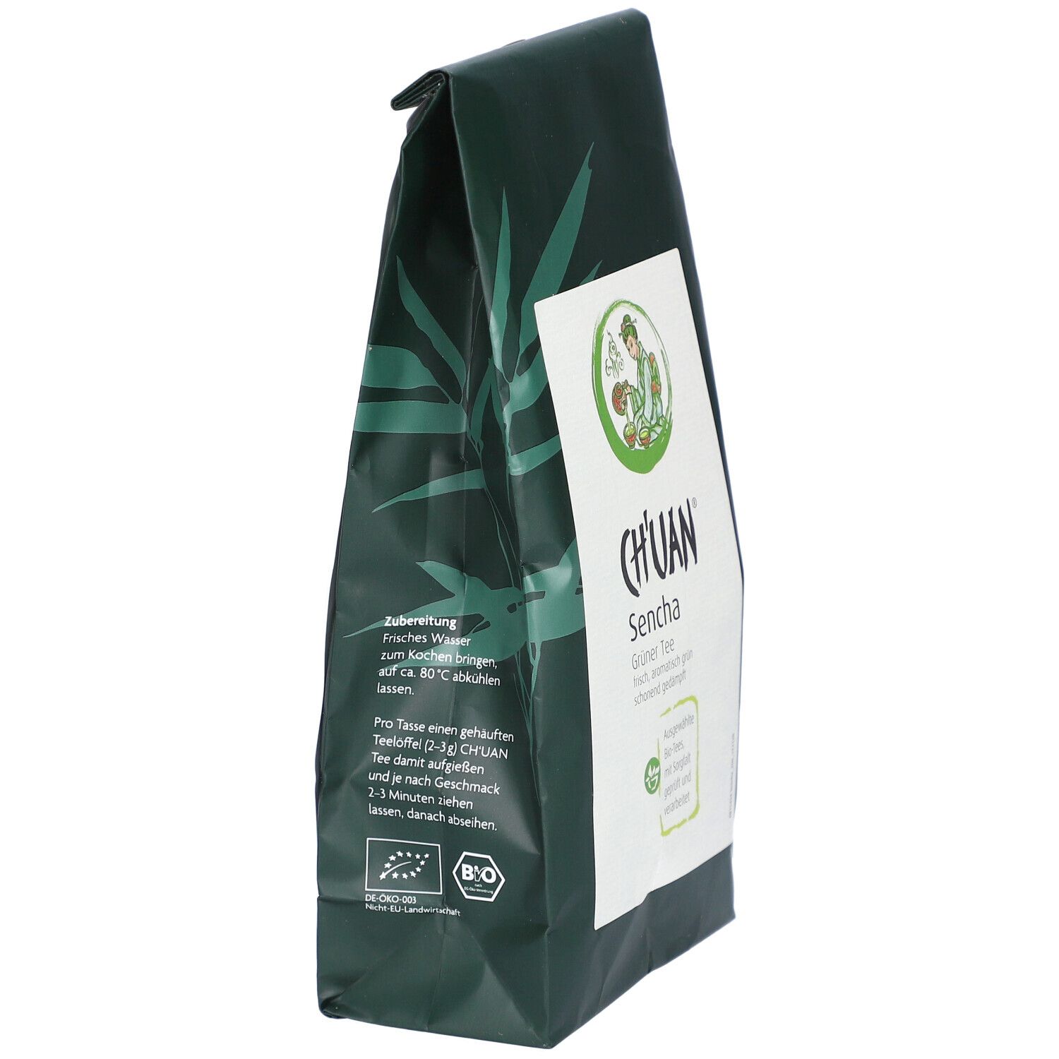 Dunkelgrüne Verpackung mit weißem Etikett. Logo mit Schriftzug CH'UAN und Sencha. Seitenansicht.