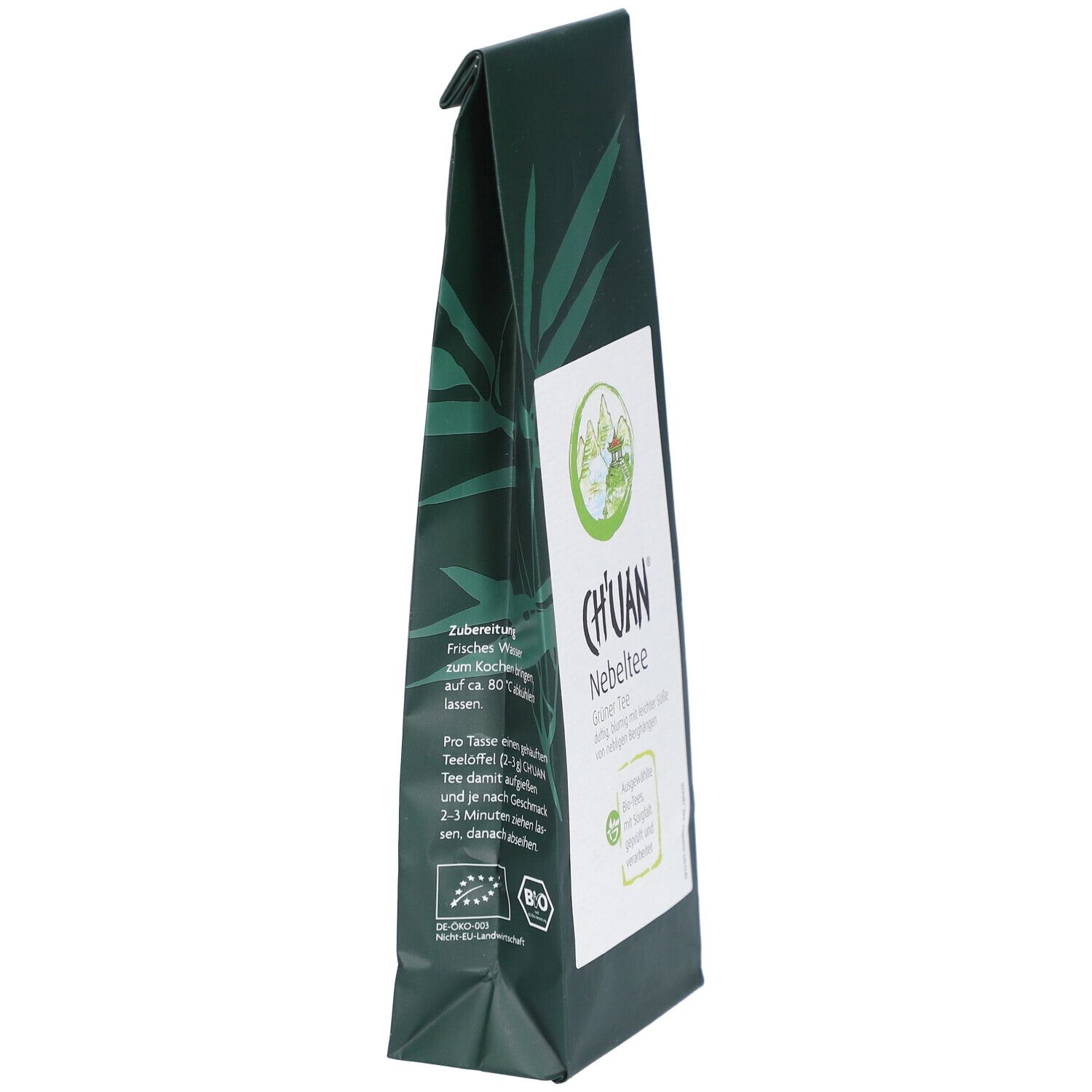 Dunkelgrüne Verpackung mit weißem Etikett. Aufschrift: CH'UAN Nebeltee. Bio-Zertifizierung.