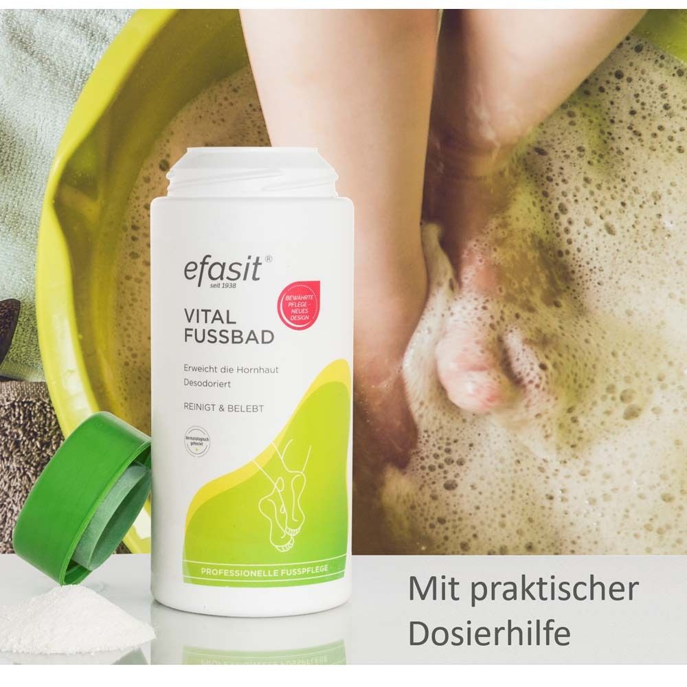 Weiße Flasche efasit Vital Fußbad. Füße in gelber Wanne. Grüne Kappe. Dosierhilfe.