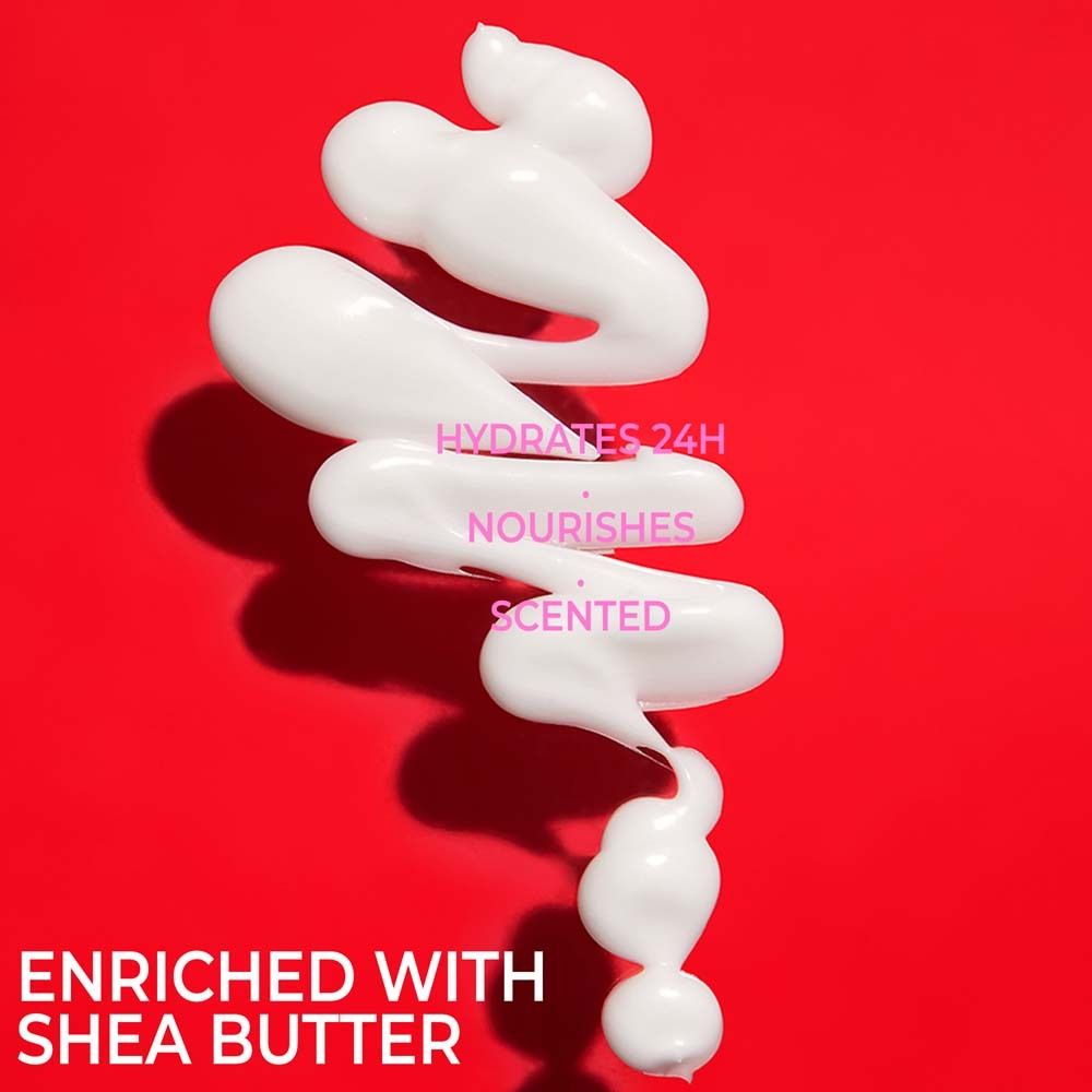 Weißes Produkt auf rotem Hintergrund. Text: HYDRATES 24H, NOURISHES, SCENTED. ENRICHED WITH SHEA BUTTER.