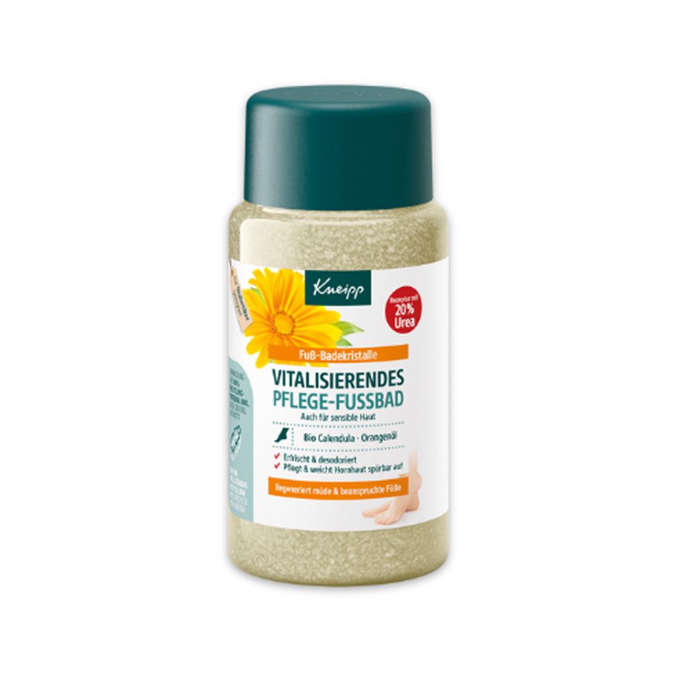 Behälter mit Fußbad-Kristallen. Etikett mit Produktnamen, Blüte, 20% Urea-Hinweis. Deckel grün.