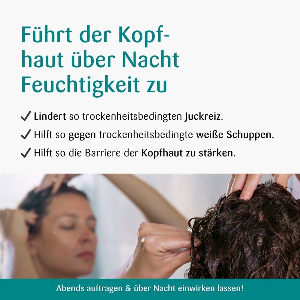 Hände massieren Kopfhaut. Text: Führt der Kopfhaut über Nacht Feuchtigkeit zu. Abends auftragen & über Nacht einwirken lassen!