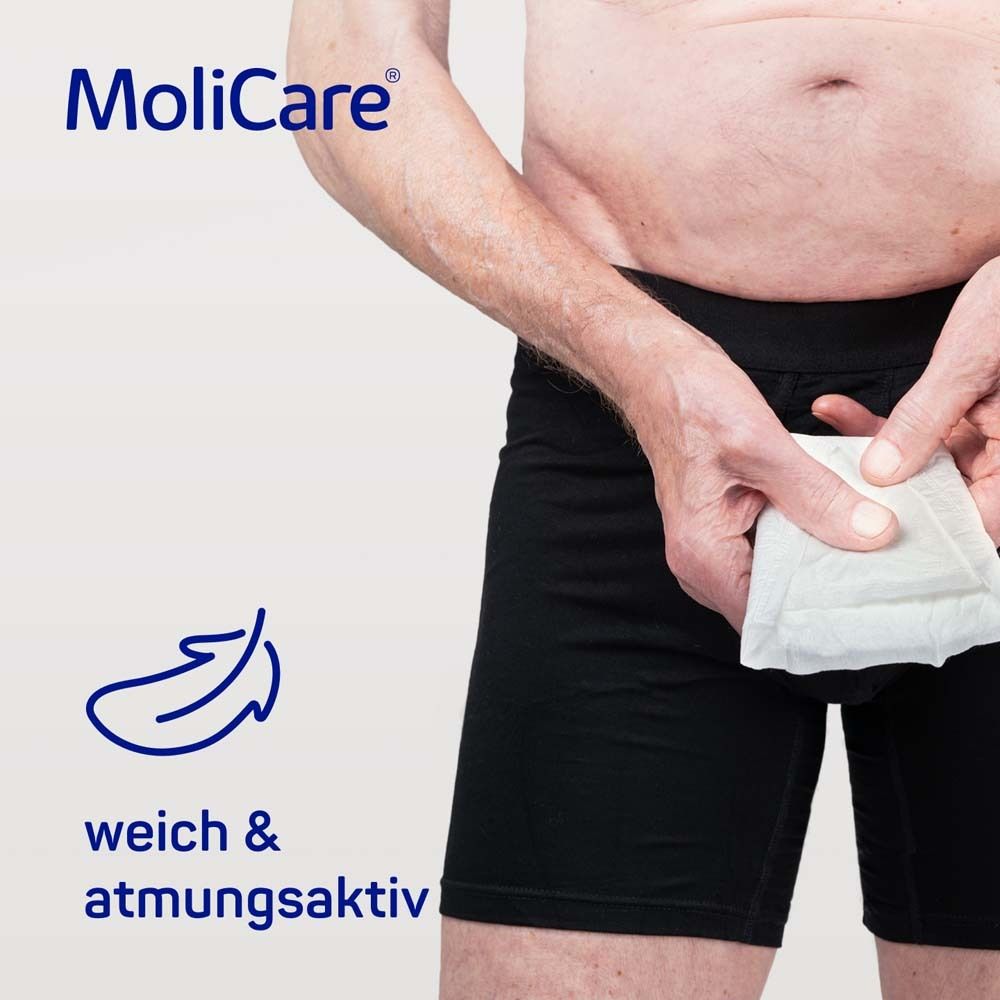 Mann hält MoliCare® Pad in der Hand. Weich & atmungsaktiv. Logo und Text.