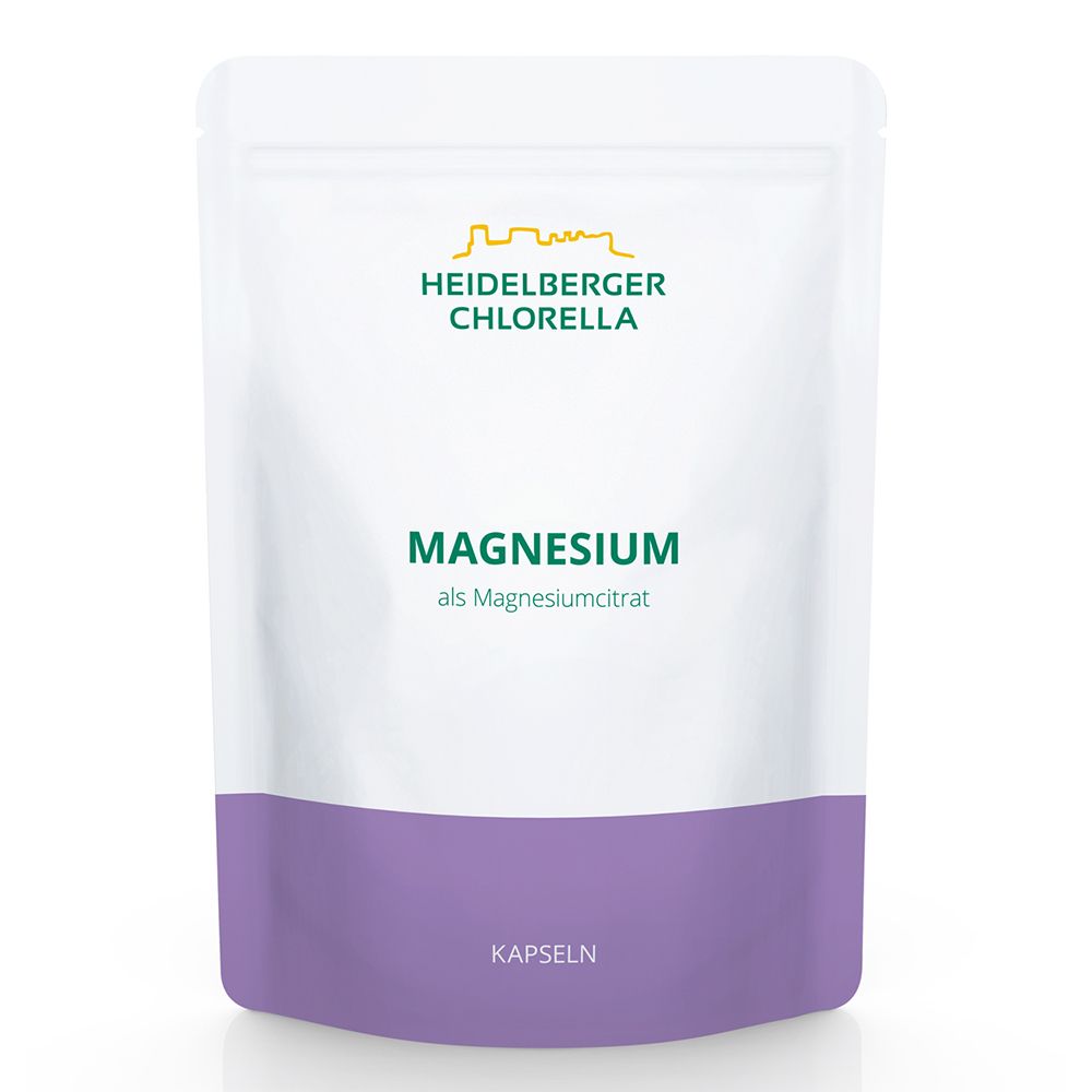 Beutel mit Heidelberger Chlorella Magnesiumcitrat. Weiß mit lila Unterteil. Logo und Produktbezeichnung in Grün. Kapseln.