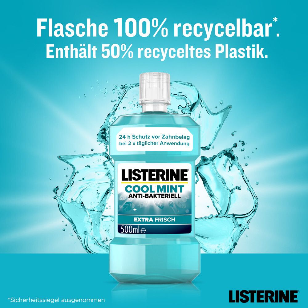 LISTERINE® Cool Mint Flasche mit Wasser. Text: Flasche 100% recycelbar. Enthält 50% recyceltes Plastik.