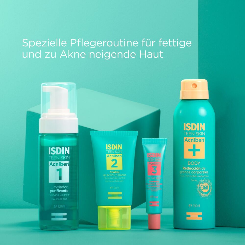 Vier Produkte der ISDIN Teen Skin Acniben Reihe. Reinigungsschaum, Gel Acniben 2, Gel Acniben 3, Körperspray.