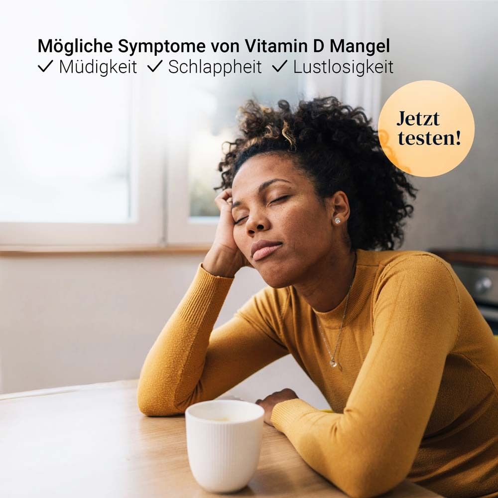 Frau mit geschlossenen Augen, neben Text: Mögliche Symptome von Vitamin D Mangel.