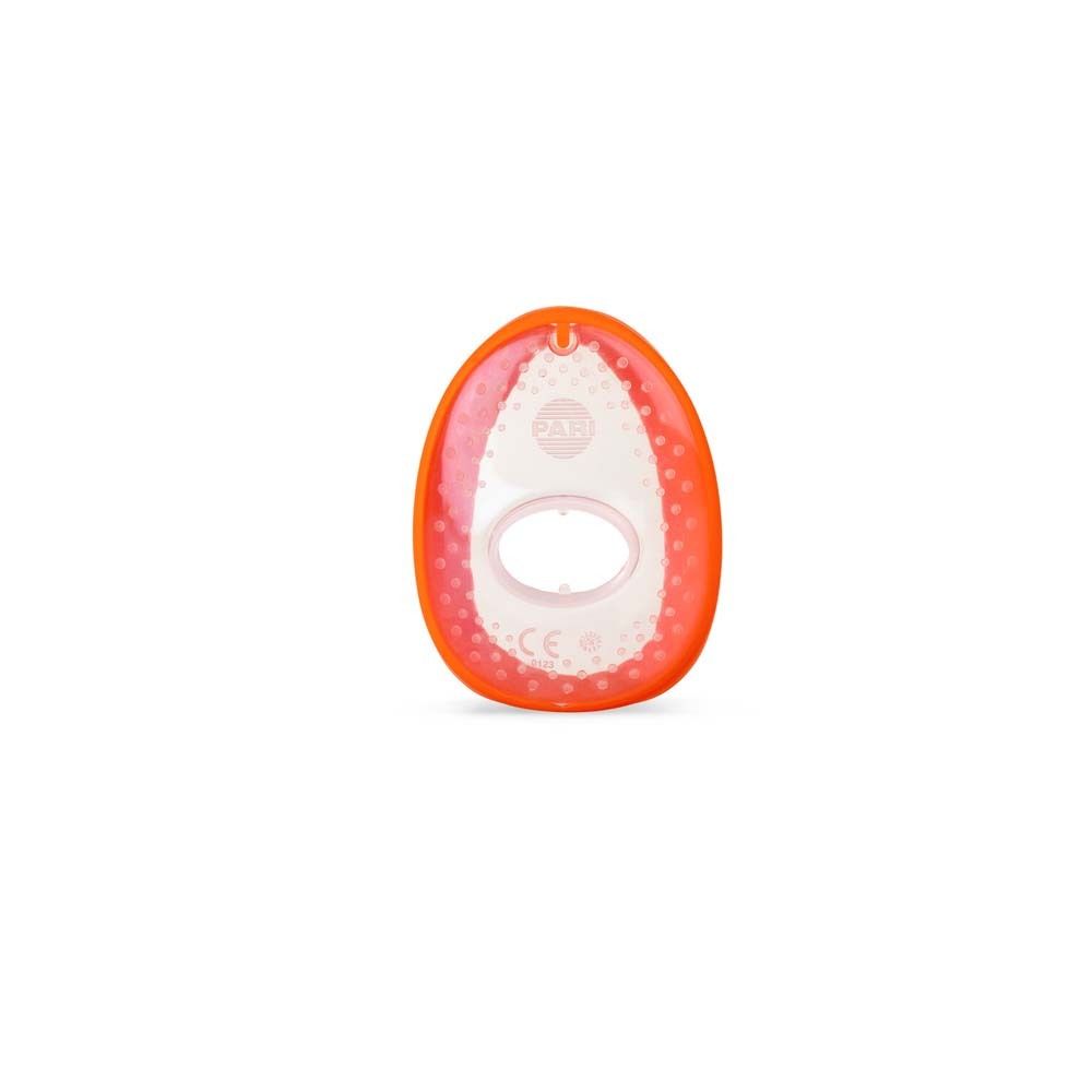Orangefarbene Babymaske mit ovaler Form und zentraler Öffnung. Innenliegende, weiße Struktur mit kleinen Noppen.