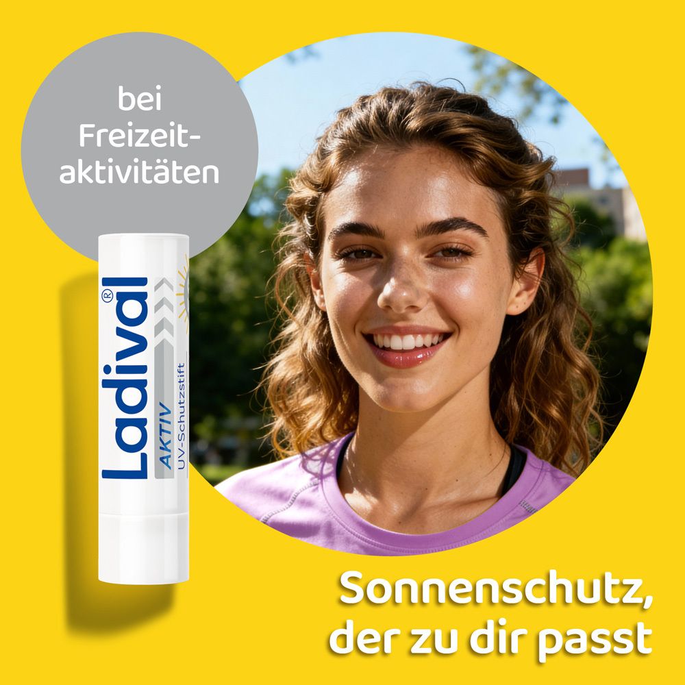 Frau lächelt. Gelber Hintergrund mit Ladival-Lippenpflegestift. Text: Sonnenschutz, der zu dir passt.