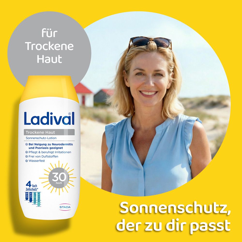Frau mit Ladival Sonnenschutz-Lotion LSF 30 für trockene Haut.