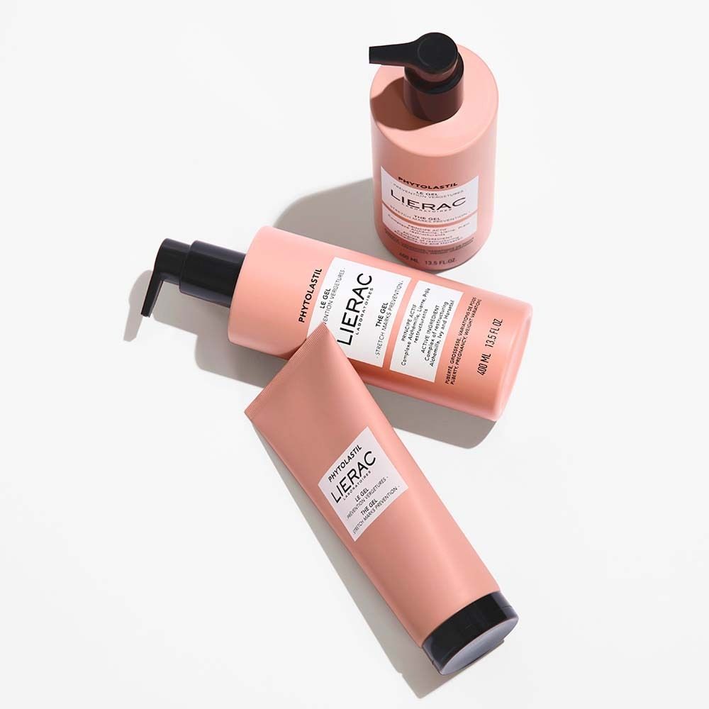 Drei rosa Flaschen mit schwarzem Verschluss. Aufschrift: LIERAC, Phytolastil, The Gel, Prävention Schwangerschaftsstreifen.