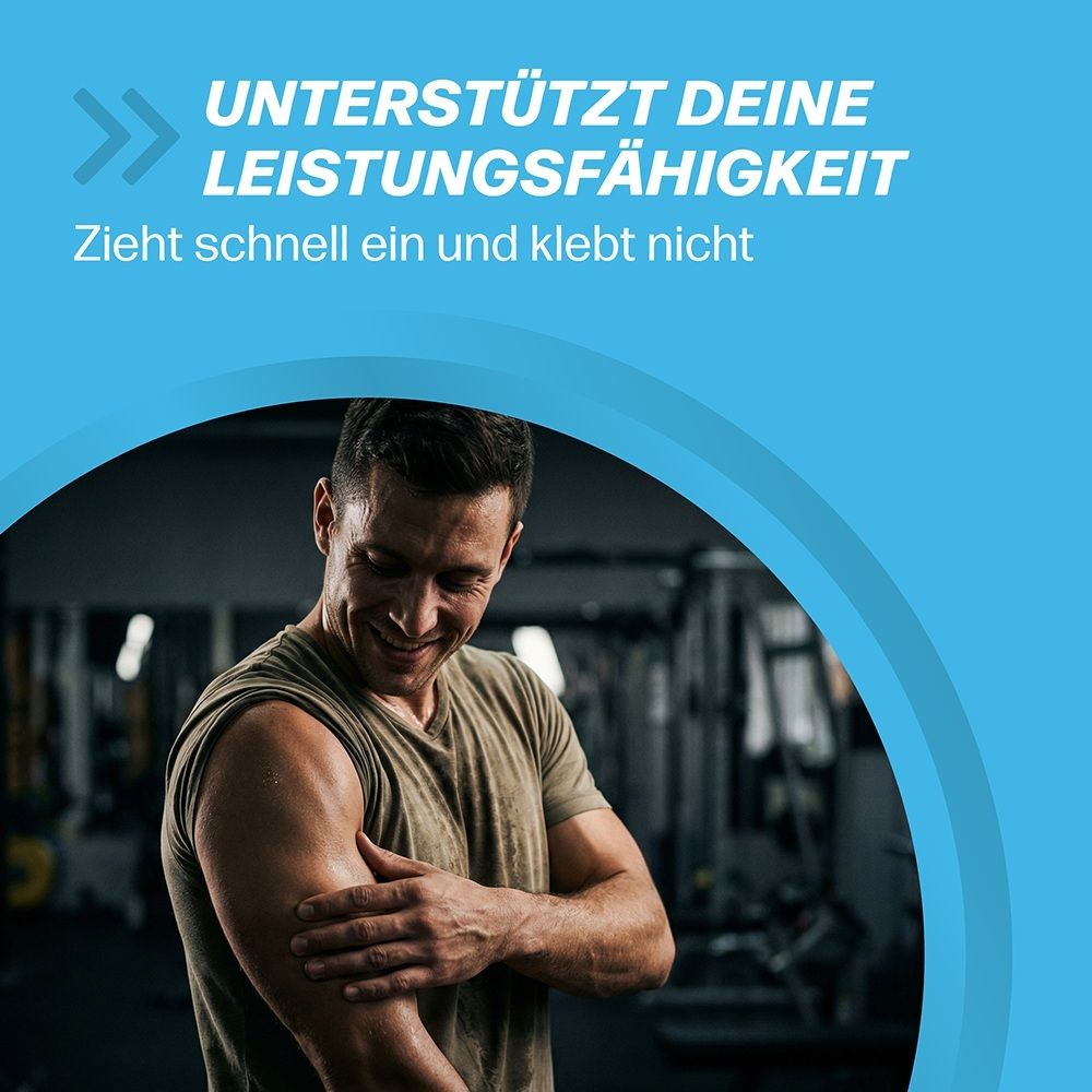 Mann im Fitnessstudio reibt sich den Bizeps, Text über Leistungsfähigkeit.