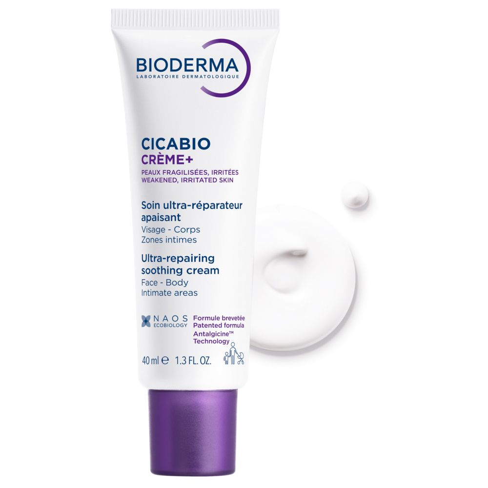 Bioderma Cicabio Crème+ Tube mit lila Schraubverschluss und aufgetragener Creme daneben.