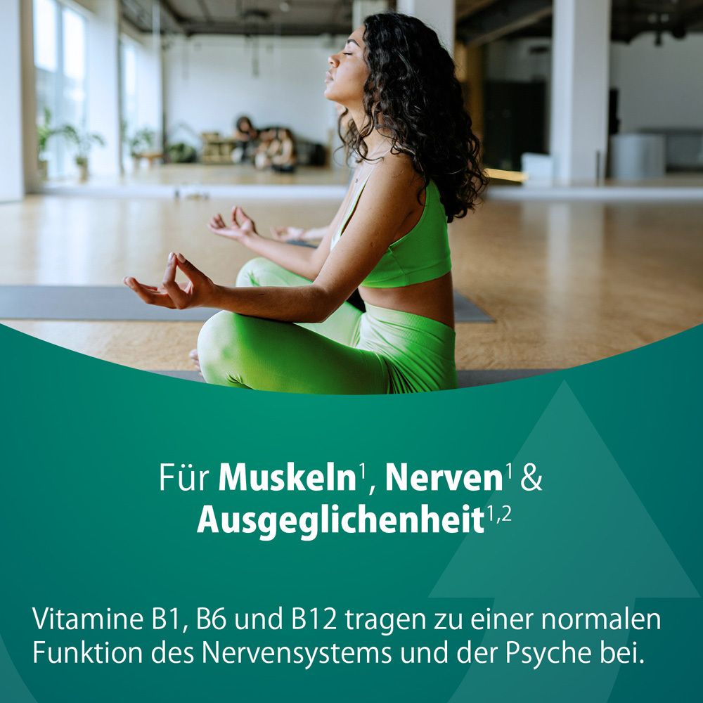 Frau meditiert. Text: Für Muskeln, Nerven & Ausgeglichenheit. Vitamin B1, B6 und B12 für Nervensystem.