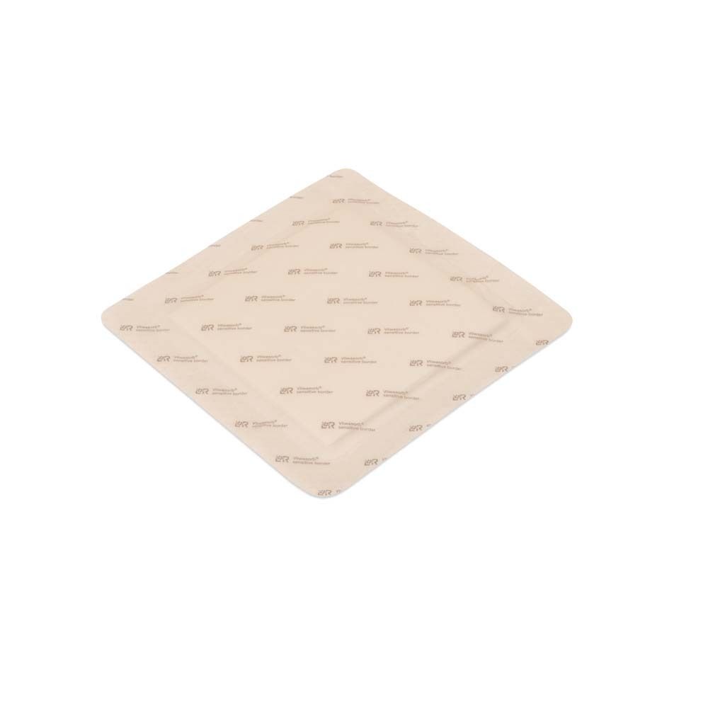 Quadratischer Wundverband. Beige, mit abgerundeten Ecken. Rückseite mit Aufdruck.
