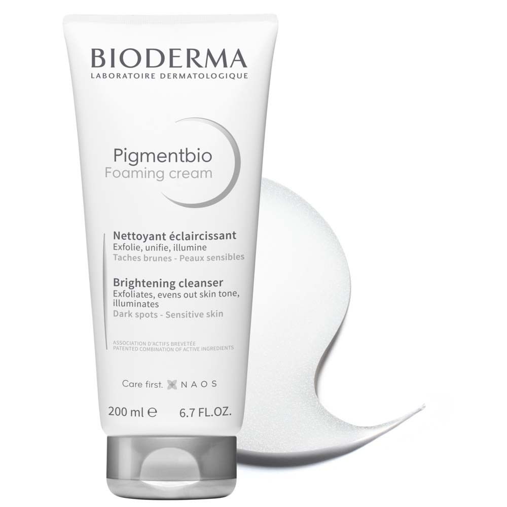 BIODERMA Pigmentbio Reinigungsschaum. Weiße Tube mit Produktnamen und Text. Klecks Schaum daneben.