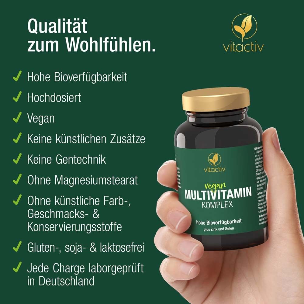 Hand hält Flasche mit Multivitamin Komplex. Text: Qualität zum Wohlfühlen. Auflistung von Eigenschaften. Vitactiv Logo.