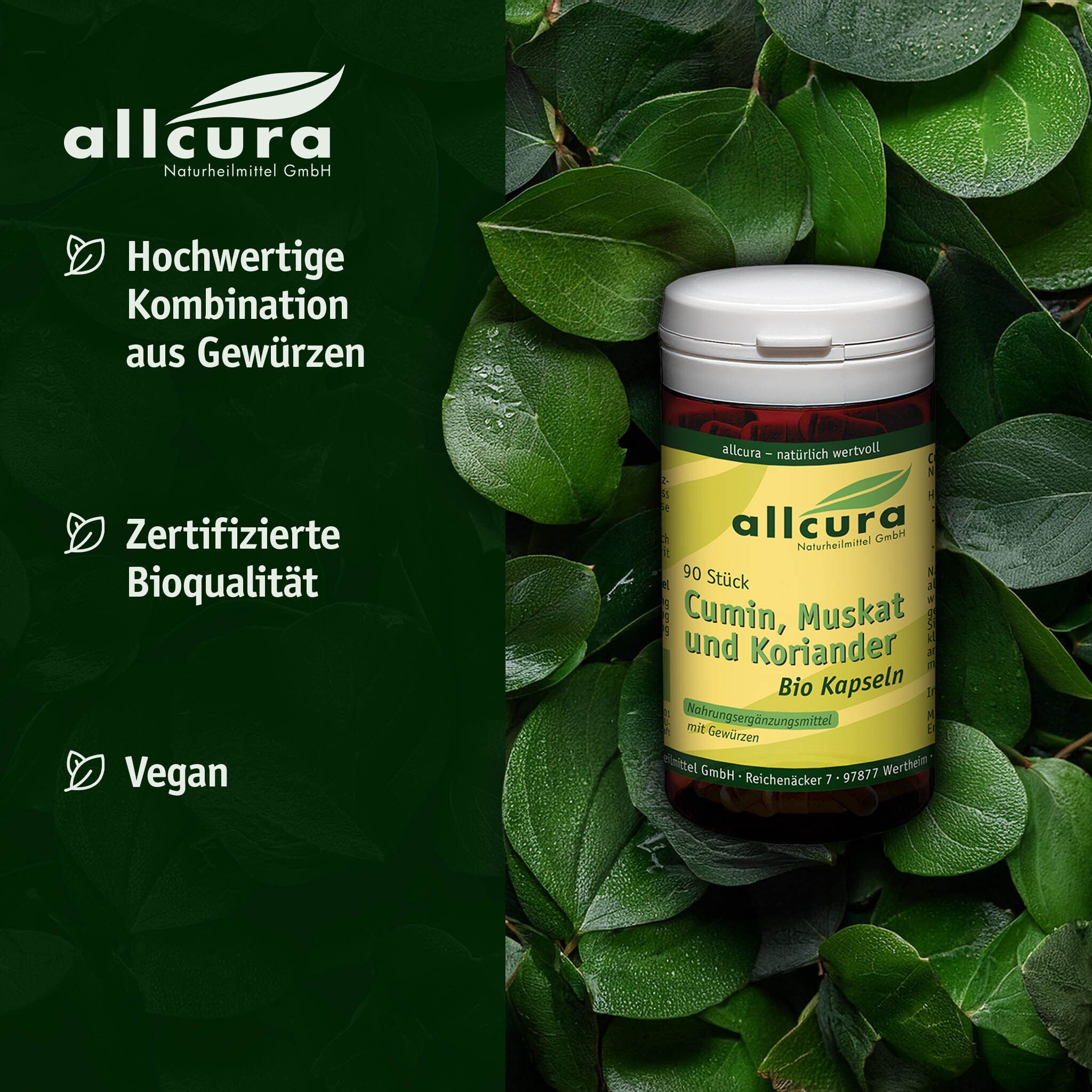 Weiße Dose mit braunen Kapseln, umgeben von grünen Blättern. Text: allcura, Bioqualität, vegan.