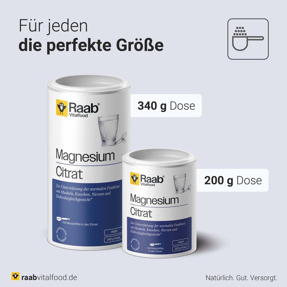 Zwei Dosen Magnesiumcitrat-Pulver. Marke Raab Vitalfood. Text: Magnesium Citrat. 340g und 200g Dose. Mit Messlöffel.