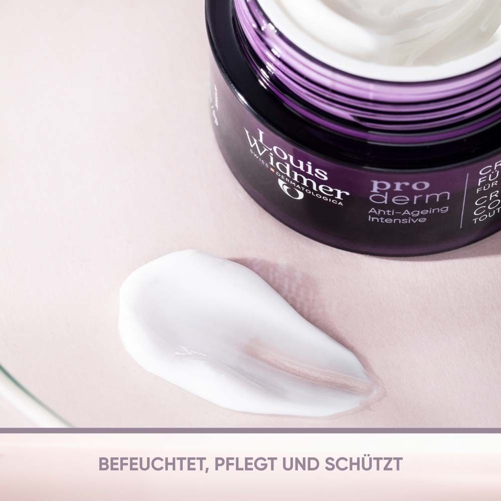 Geöffnete Dose Augencreme. Creme auf rosa Untergrund. Text: Befeuchtet, pflegt und schützt.