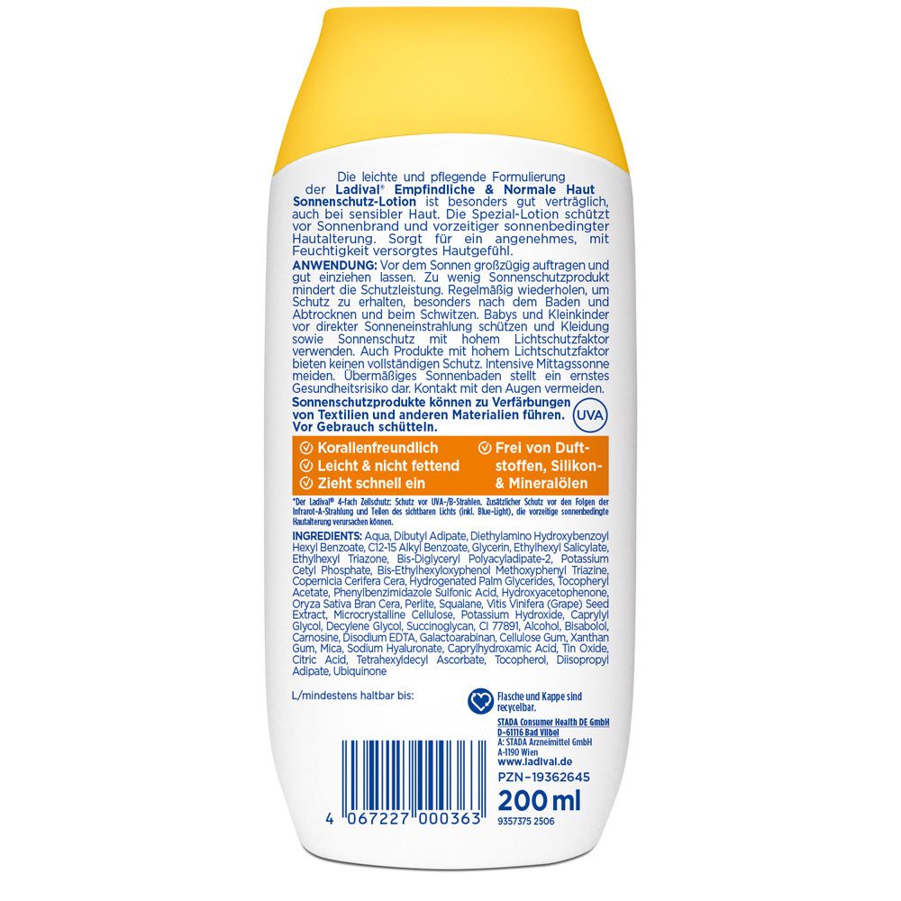 Rückseite der Flasche. Text über die Sonnenschutzlotion, Inhaltsstoffe, Anwendungshinweise, Kontaktinformationen und Logo.