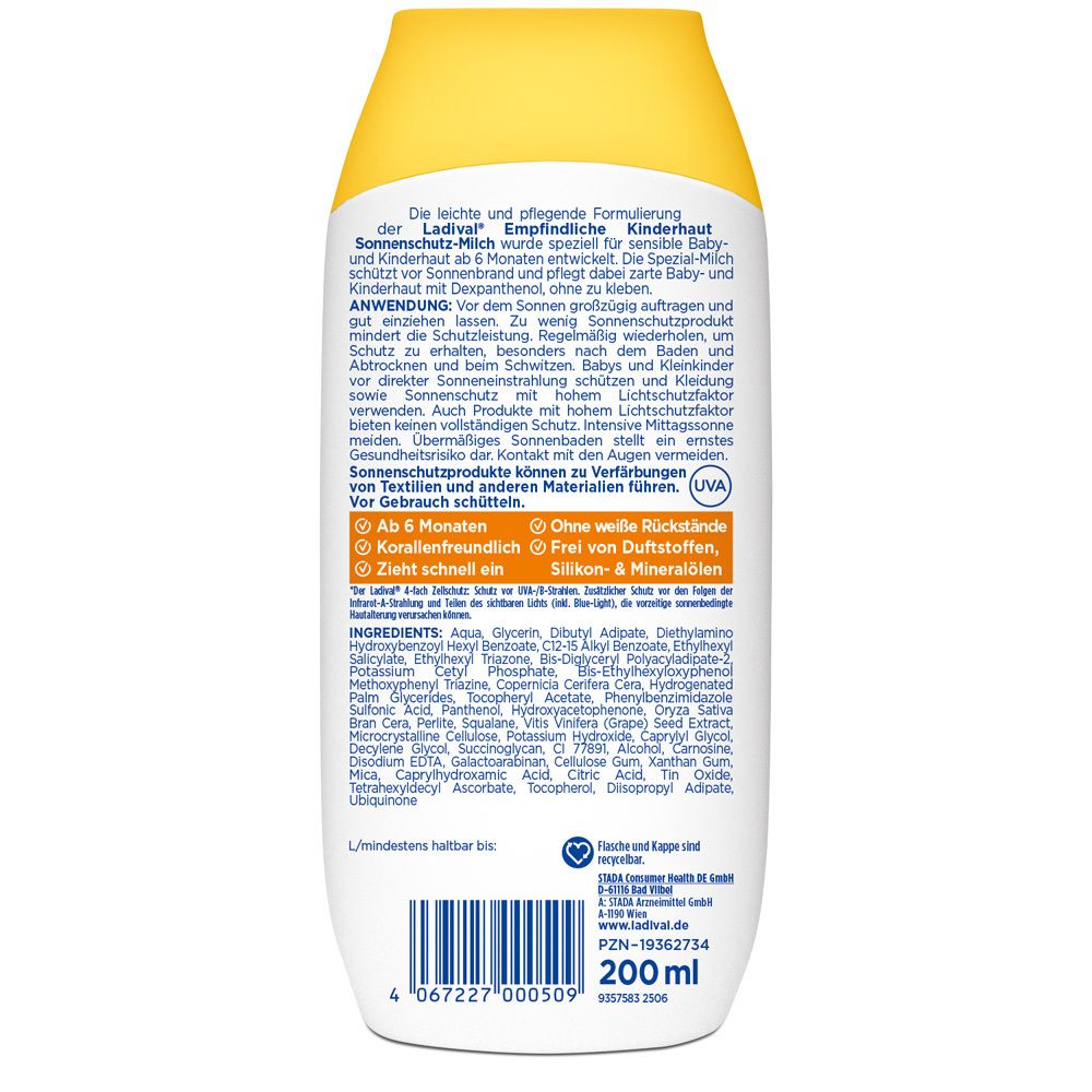Rückseite der Sonnenmilch-Flasche. Text über die Inhaltsstoffe und Anwendung. Enthält Informationen über UVA-Schutz und Inhaltsstoffe.