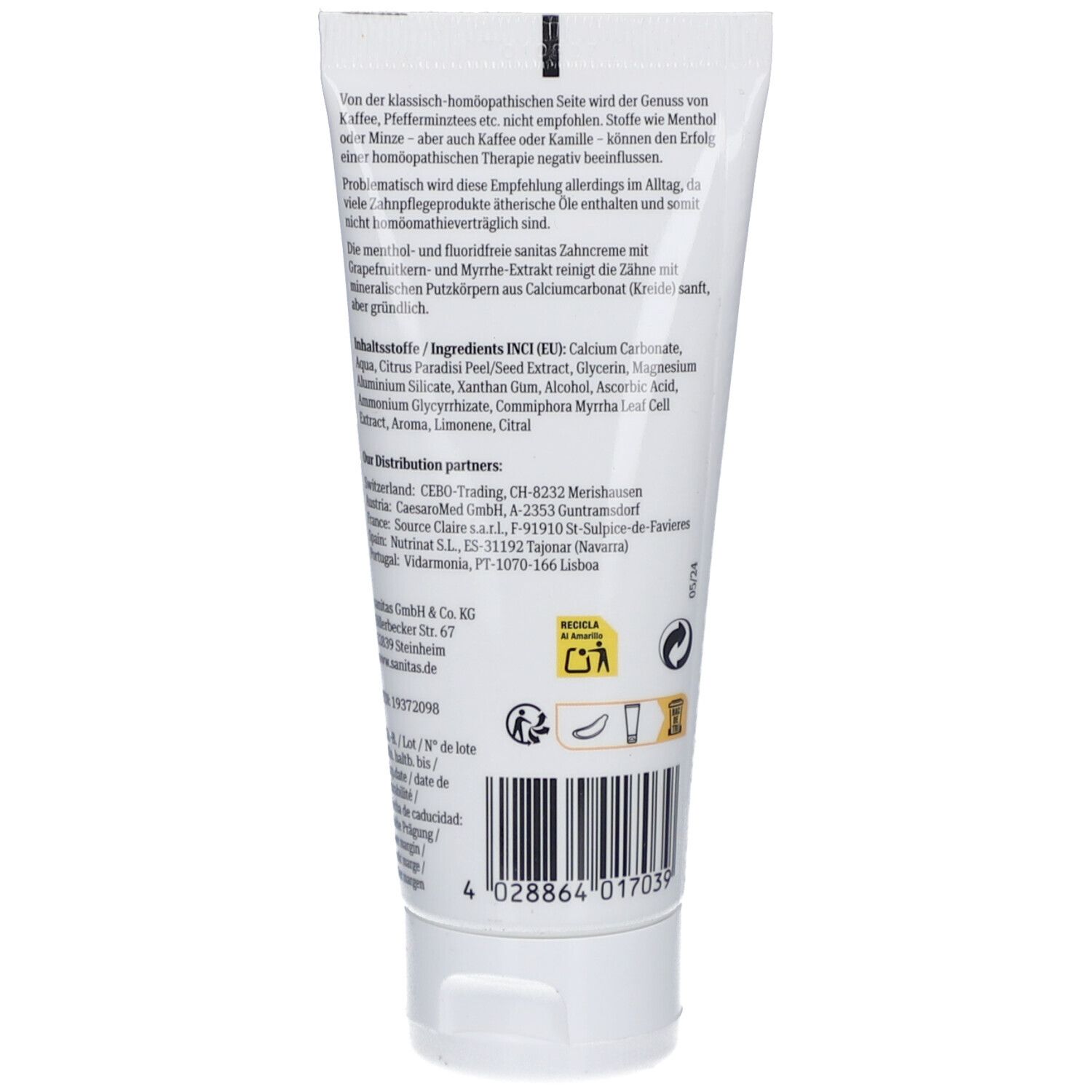 Rückseite der Zahnpasta-Tube CitroBiotic. Text mit Inhaltsstoffen und Herstellerinformationen. Barcode und Recycling-Symbole.