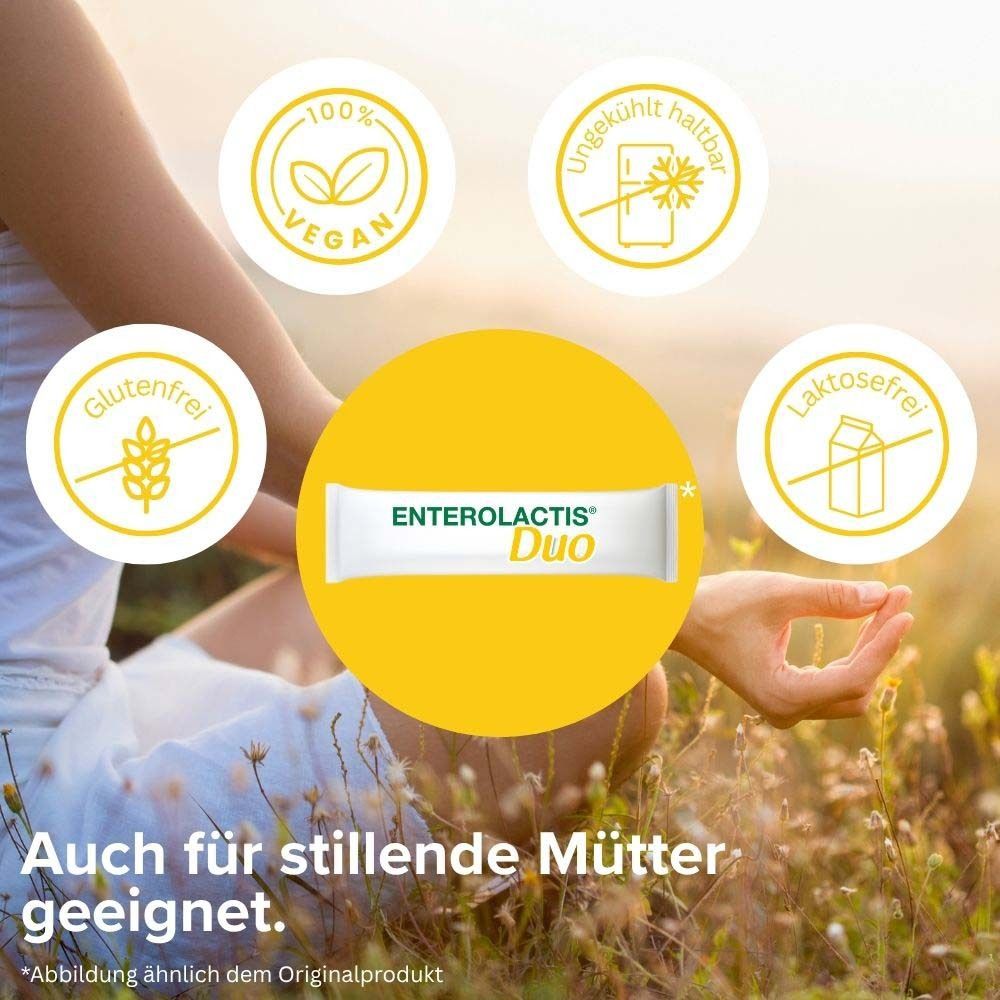 Frau sitzt im Freien. Enterolactis Duo Sachet. Symbole: Vegan, glutenfrei, laktosefrei, ungekühlt haltbar.