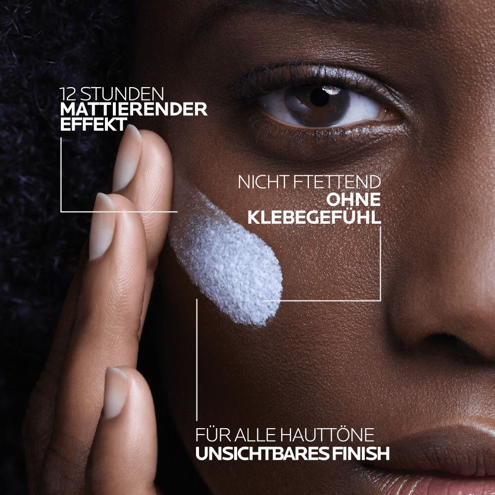 La Roche-Posay Anthelios Oil Control Fluid LSF 50+ Sonnencreme auf der Haut. 12 Stunden mattierender Effekt, nicht fettend, ohne Klebegefühl. Unsichtbares Finish für alle Hauttöne.