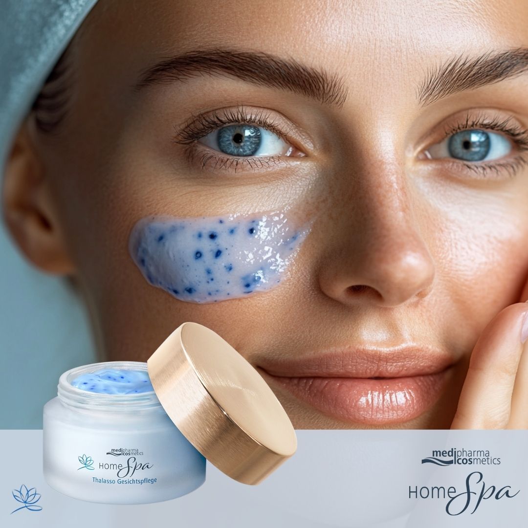 Frau mit Creme auf Gesicht. Daneben Creme-Gel mit Deckel. Aufschrift: Home Spa.