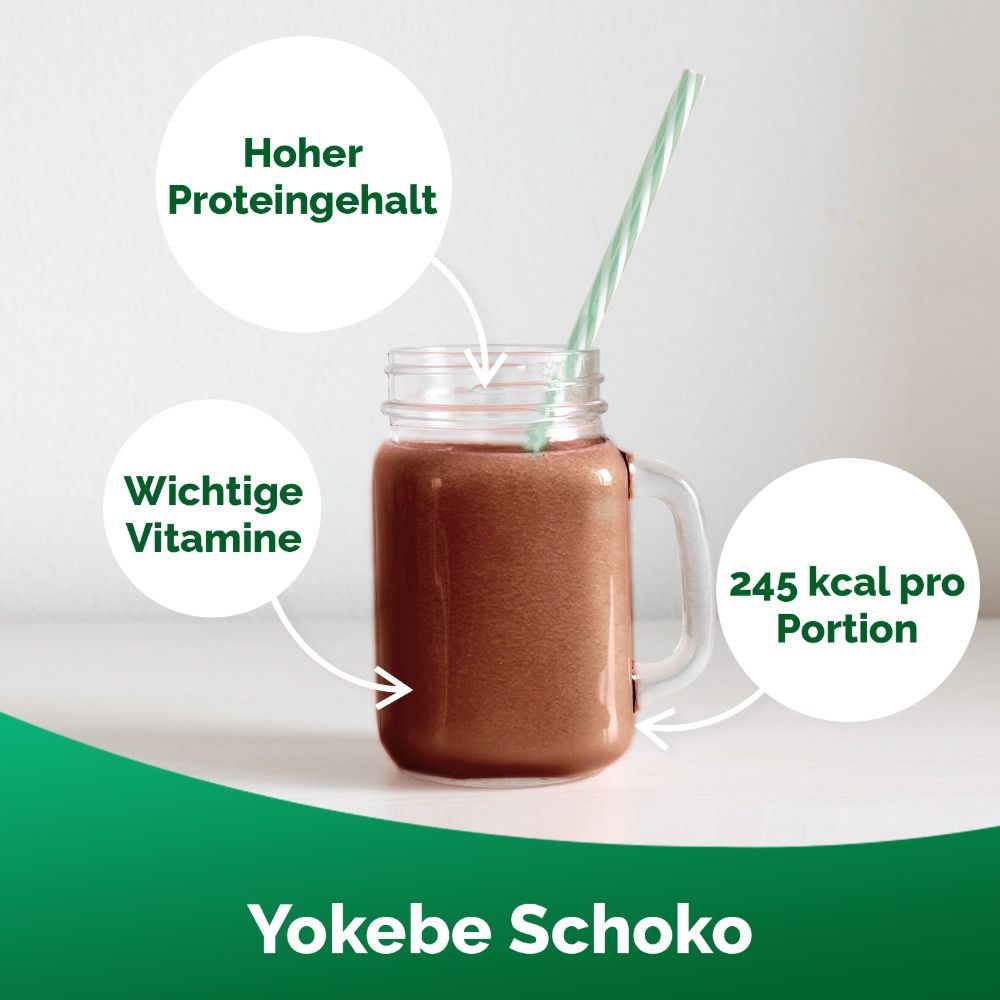 Schoko-Shake im Glas mit Strohhalm. Beschriftung: Hoher Proteingehalt, wichtige Vitamine, 245 kcal pro Portion.