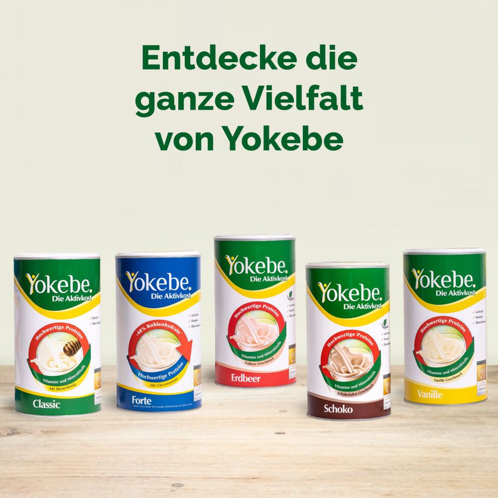 Verschiedene Yokebe-Dosen: Classic, Forte, Erdbeer, Schoko, Vanille. Auf Holzuntergrund.