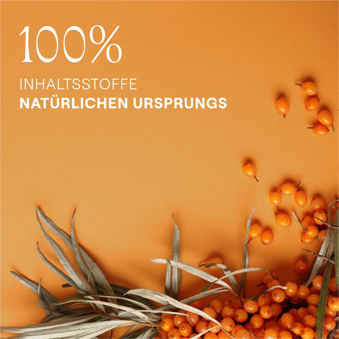 Sanddornbeeren und Blätter auf orangefarbenem Hintergrund. Text: 100% Inhaltsstoffe natürlichen Ursprungs.
