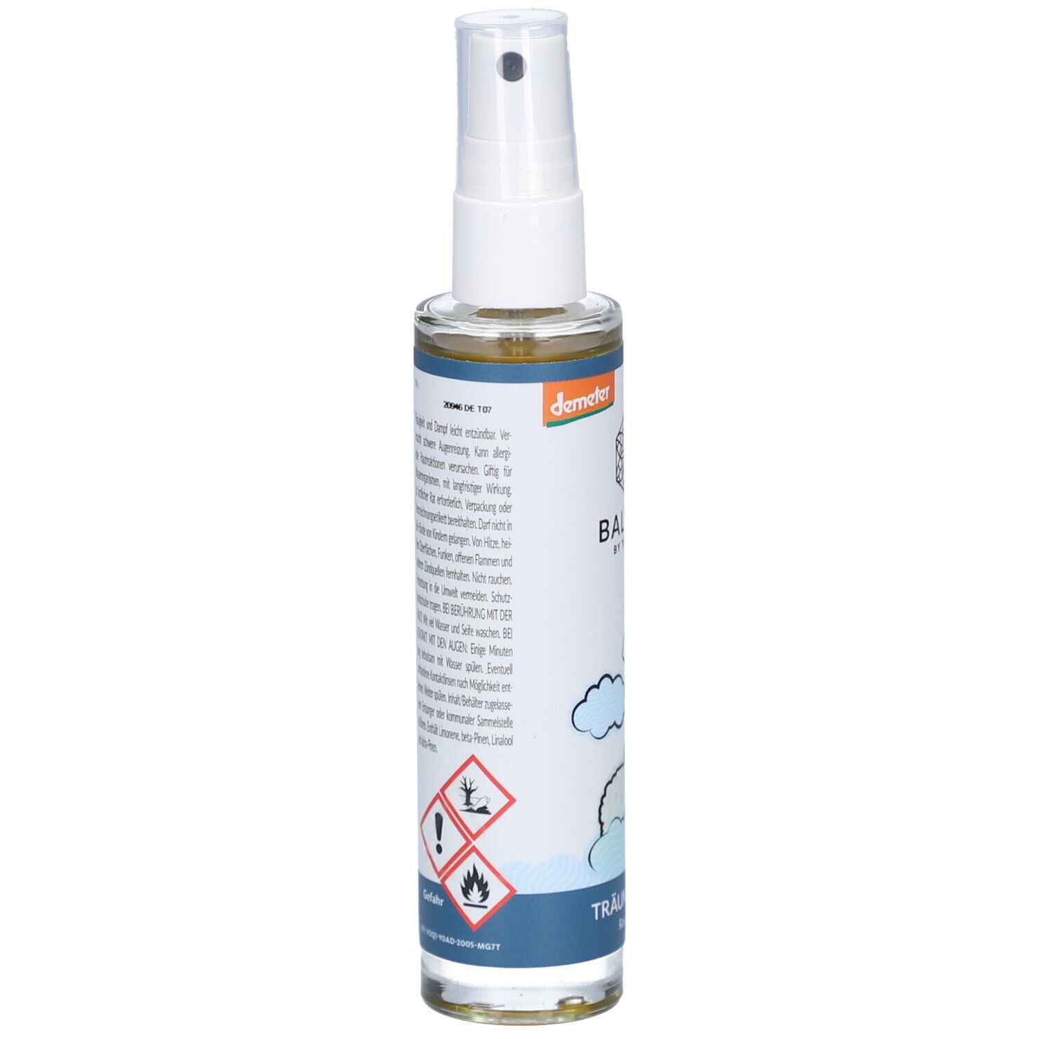 Zylindrische Flasche mit Sprühkopf. Rückseite mit Text und Gefahrensymbolen. Demeter-Logo. Text: TRÄUM SCHÖN Raumspray.