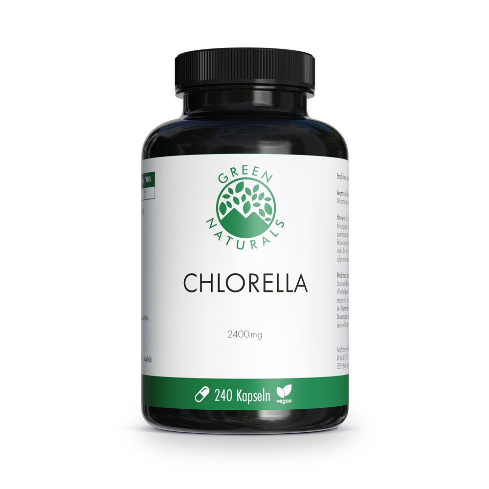 Grüne Naturals Chlorella Kapseln in einer schwarzen Flasche. Auf dem Etikett: Chlorella, 2400mg, 240 Kapseln, vegan.