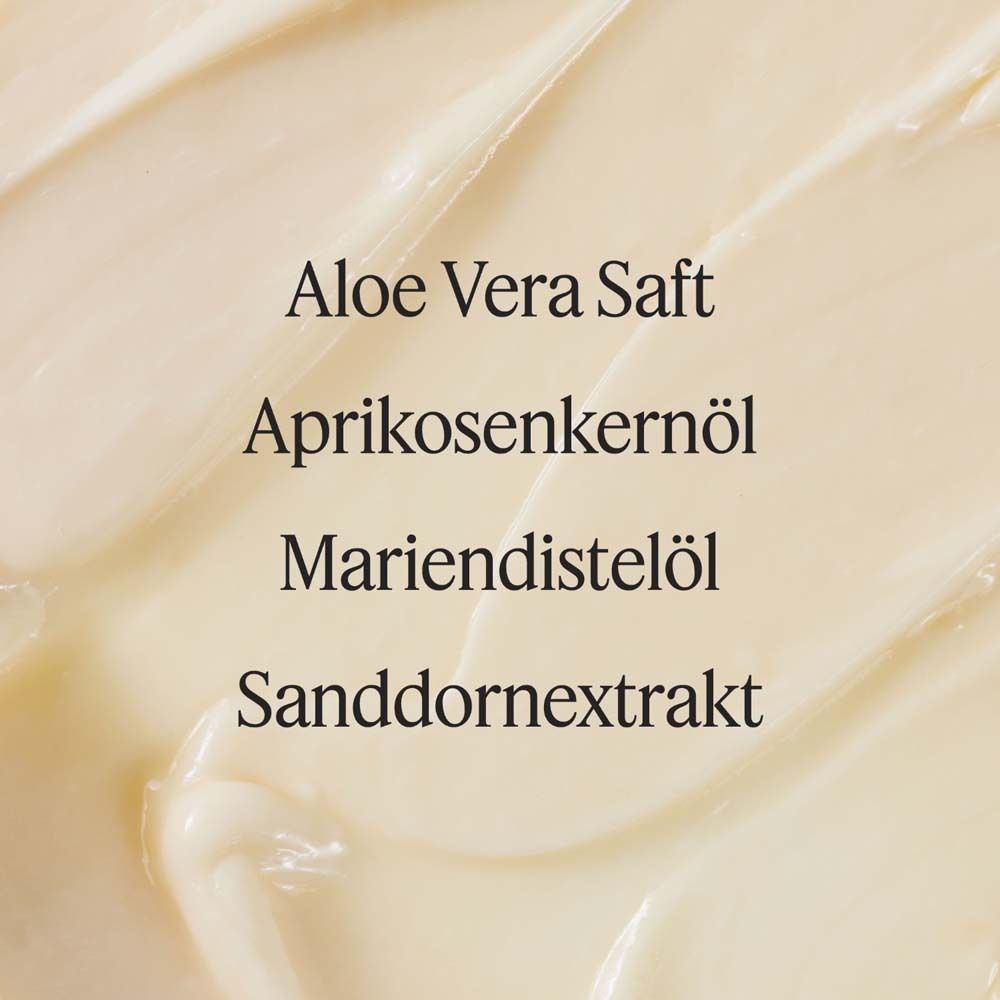 Nahaufnahme Creme. Text: Aloe Vera Saft, Aprikosenkernöl, Mariendistelöl, Sanddornextrakt.