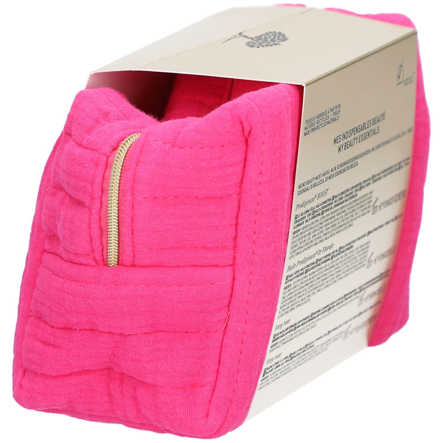 Pinkfarbene Kosmetiktasche mit goldfarbenem Reißverschluss und NUXE-Produktverpackung. Ansicht schräg.