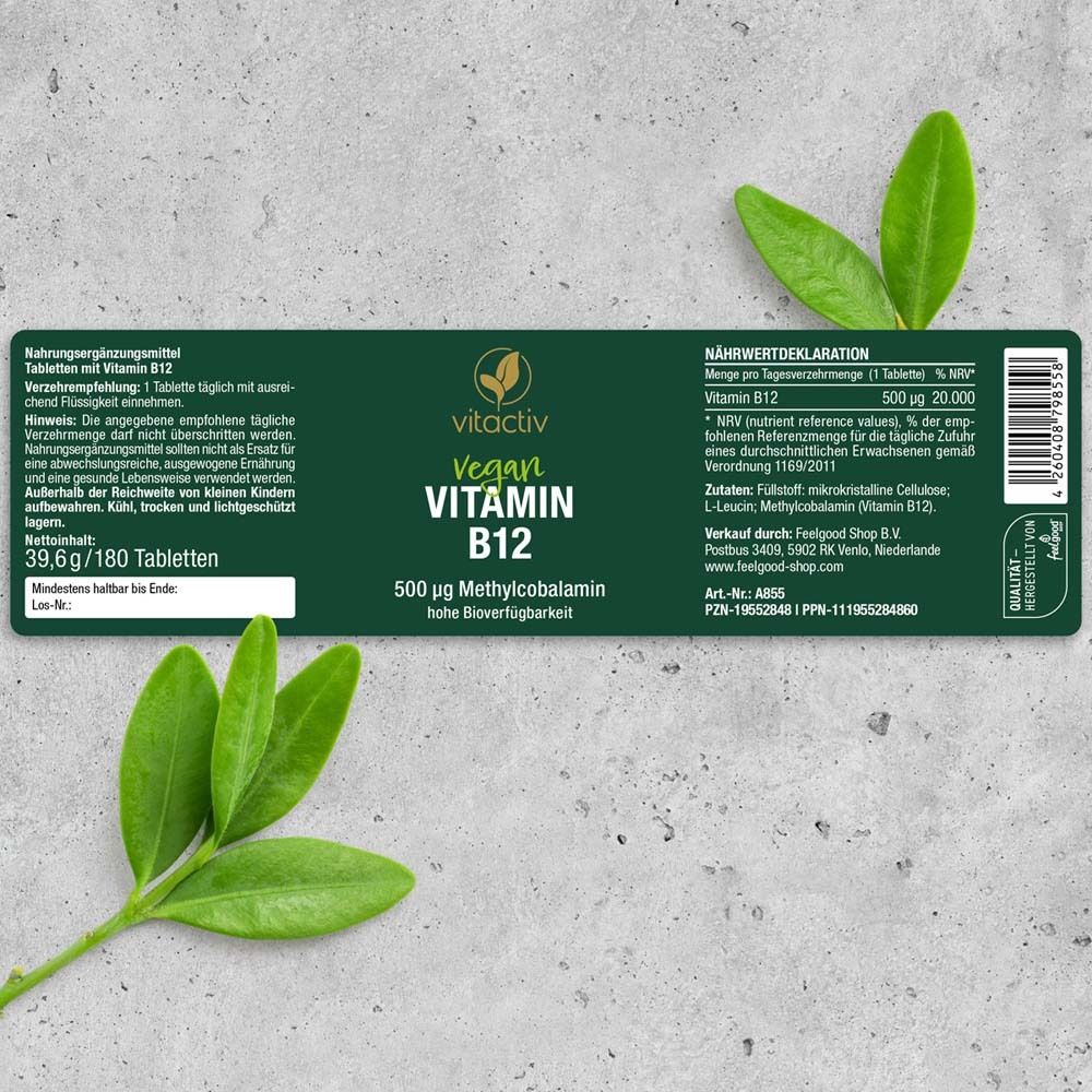 Grünes Etikett mit Text und Blättern. Text: Vegan Vitamin B12, 500 µg Methylcobalamin.